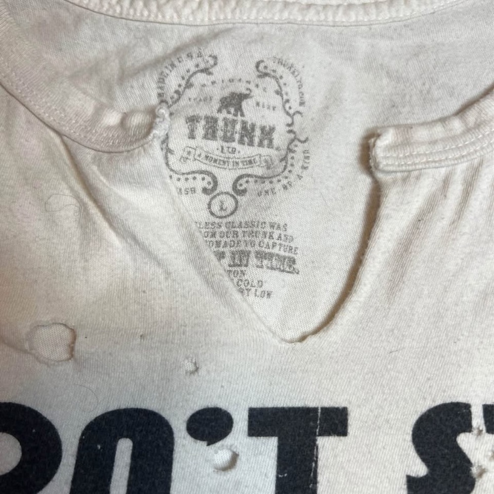TRUNK LTD Journey Distressed Tank Sz L - Picture 3 of 3